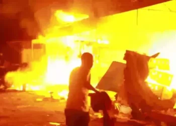 Pour faire revenir sa femme qui a quitté le domicile conjugal, le maçon incendie le salon de sa belle-mère