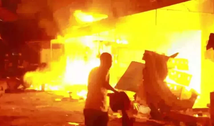 Pour faire revenir sa femme qui a quitté le domicile conjugal, le maçon incendie le salon de sa belle-mère