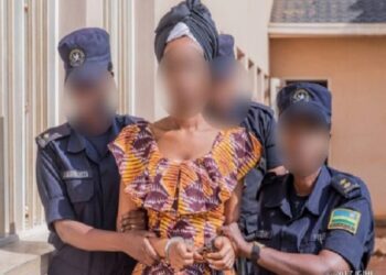 On lui annonce qu’elle a une coépouse, la mère de cinq enfants incendie l’entrepôt de son mari