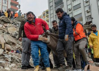 Séisme en Turquie et Syrie : Plus de 21.700 morts, l’espoir se rétrécit