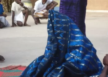 Fraichement mariée, elle fugue du domicile conjugale pour retrouver son petit-ami