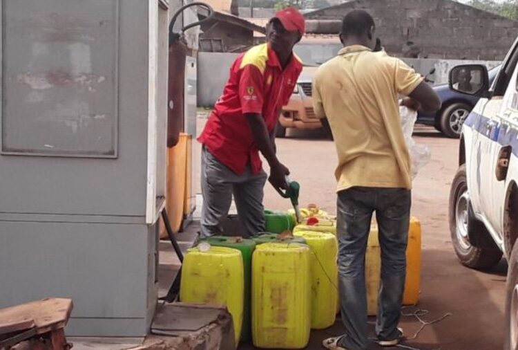 Manifestation de Sonko et Cie : Le gouverneur de Dakar interdit la vente au détail de carburant