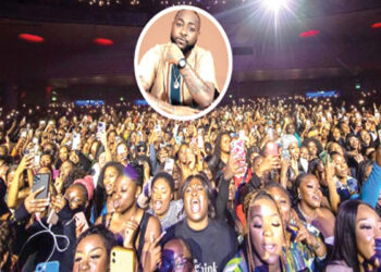 Suite à une longue absence, des fans de Davido manifestent