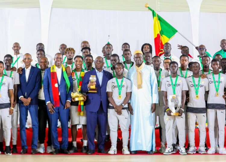 Le Président Macky Sall célèbre les lionceaux et offre une prime de 10 millions à chaque membre de la délégation de la Can U20