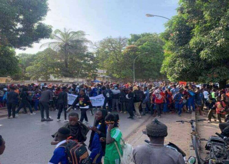 Les habitants de la Ville de Ziguinchor s’insurgent contre leur maire Ousmane Sonko, le qualifiant de “maire fantôme”