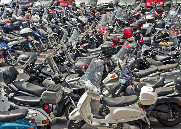 Dakar envahi par un impressionnant nombre de motos