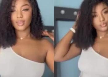 Minijupe moulante et body à épaule dénudée, Mia Guissé choque la toile