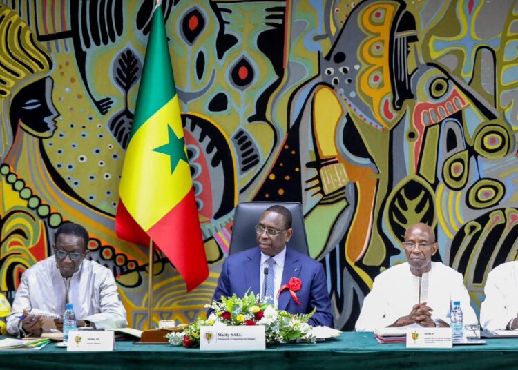 Fête du 1er Mai : Le Président Macky Sall exhorte le gouvernement à prévenir les conflits sociaux.