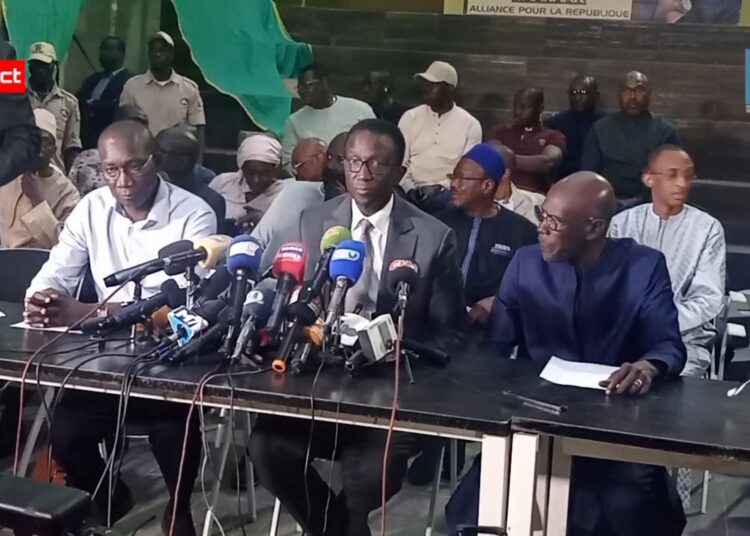 « Gatsa Gatsa Nieup Ko… Lakk Keur Diambour Kouné Meunako », Me Sall