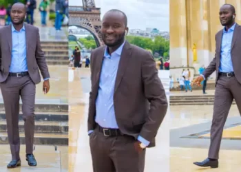 Chic et élégant: Oustaz Modou Fall en bon play-boy dans les rues de Paris