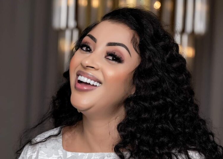 Photos : Sokhna Aïdara étincelante dans une belle tenue !