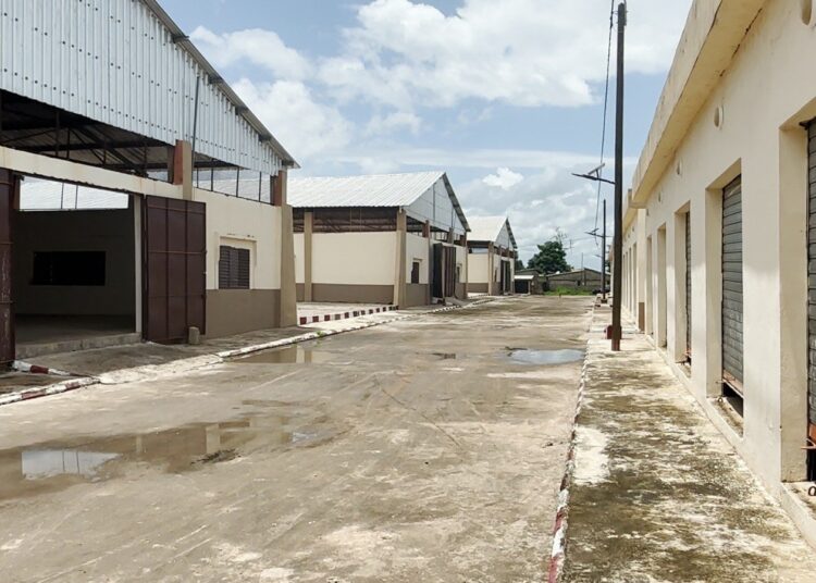 Abdou Karim Fofana inaugure le nouveau complexe du marché sous régional de Diaobé