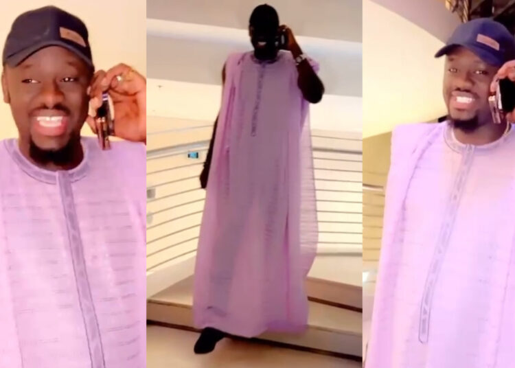 Grand Boubou Brodé : Omaro et sa tenue efféminée qui secoue la toile (Vidéo)