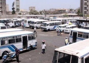Le contrôleur du bus Tata simule un accident, son complice vole le… !