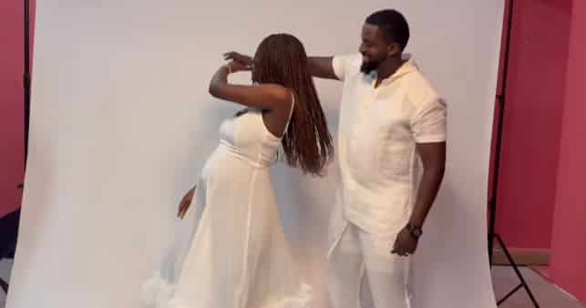 Vidéo : Yakhra Gueye, alias Ndeye Marie dans Karma, célèbre le baptême de son nouveau-né avec le styliste Moussa Versailles !