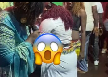 Ngoné N’diaye Gueweul chauffe les hommes avec son leumbeul d’enfer ! (Vidéo)