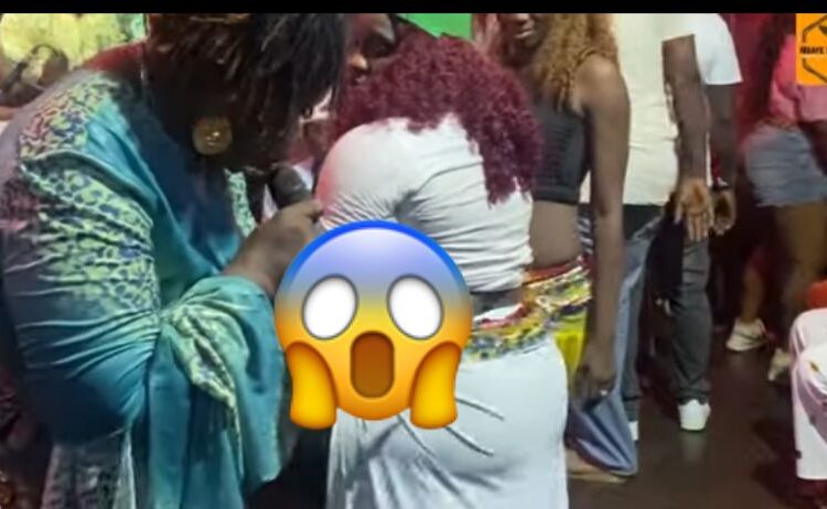 Ngoné N’diaye Gueweul chauffe les hommes avec son leumbeul d’enfer ! (Vidéo)