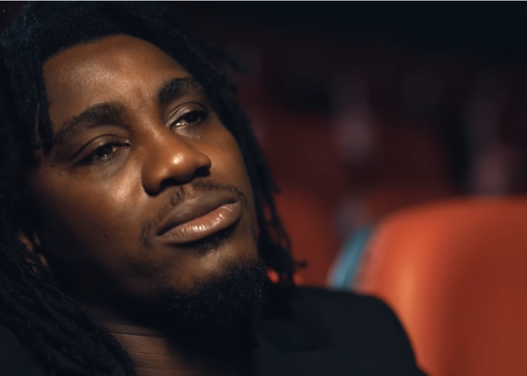 Nouvelle sortie : Wally Seck pleure sa mère Diaga en public pour la première fois (vidéo)