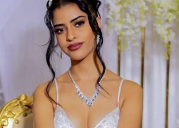 Sublime, coquette: La femme de Adamo illumine la toile (Photos)