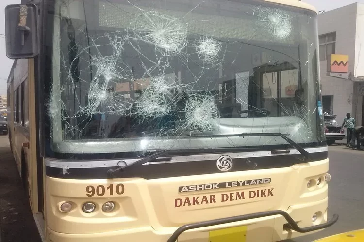 Bus DDD vandalisés : El Malick Ndiaye annonce l’ouverture d’une enquête