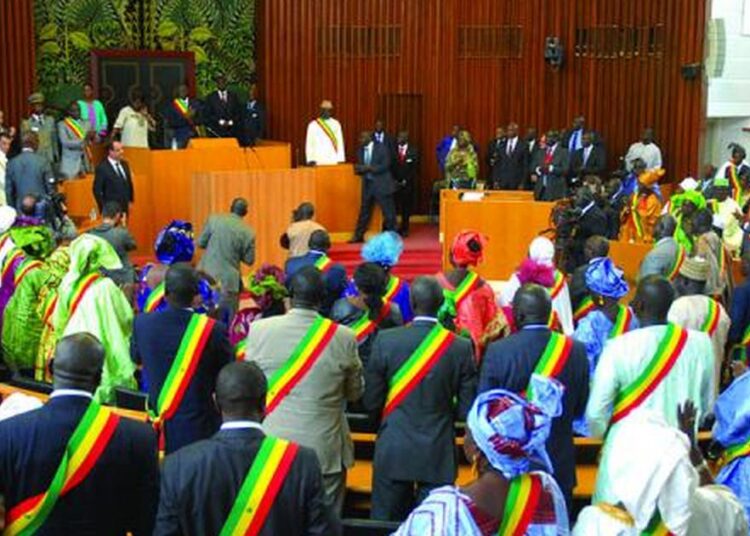 Dotation de voitures, 700 000 F CFA pour le carburant : les membres du Bureau de l’Assemblée nationale gâtés