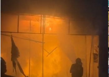 Castor: un incendie ravage une boutique.. (vidéo)