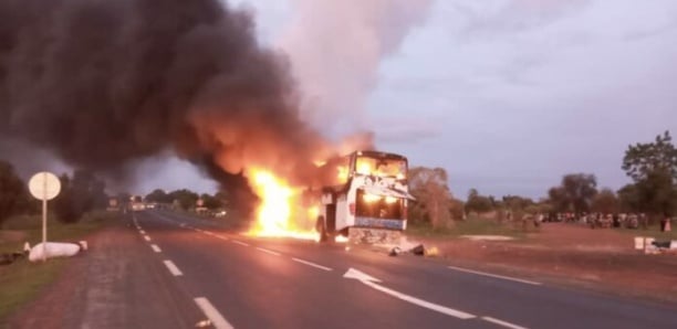 Daaka: Un bus rempli de pélerins prend feu