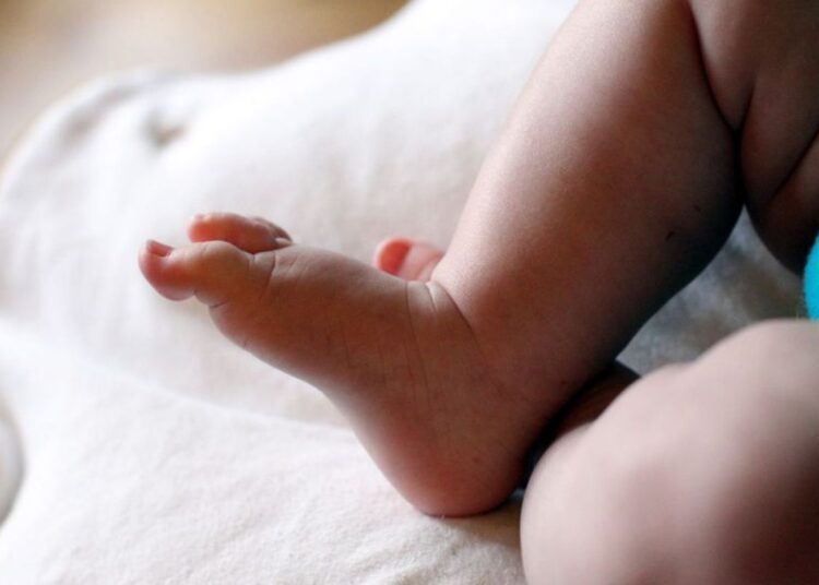 Drame: Un nouveau-né sans vie retrouvé devant la porte d’une maternité